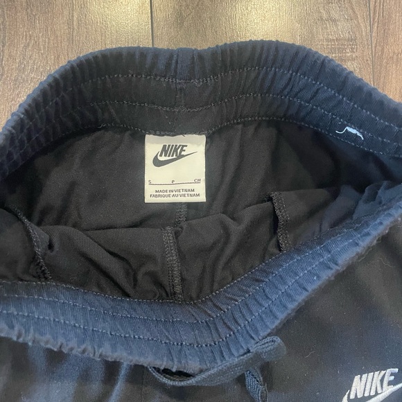 Nike Boys sweatshirt and shorts - Picture 5 of 5